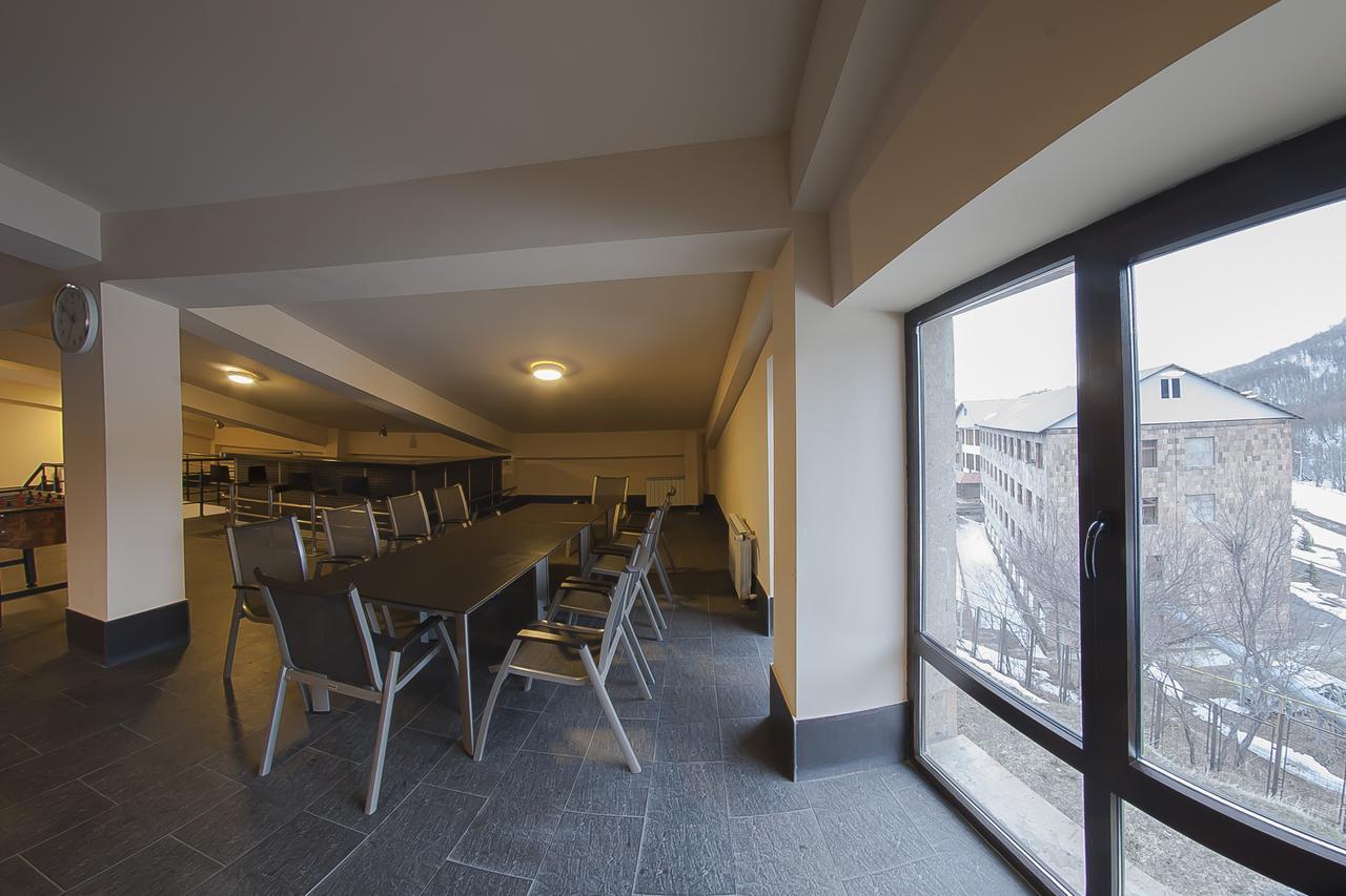 Teghenis Resort Tsachkadzor Buitenkant foto